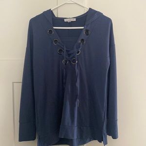 Women’s lightweight sweatshirt. Size M